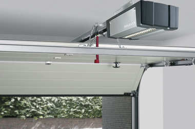 Inteligentny i komfortowy garaż. Nowa generacja napędów do bram garażowych Hörmann