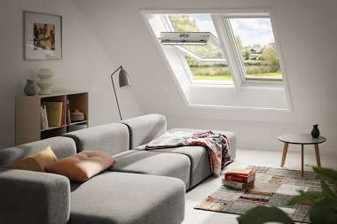 Jeszcze więcej światła na poddaszu – okna dachowe w zestawach