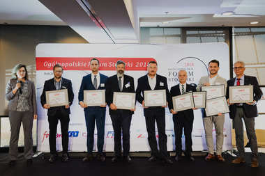 Architekci doceniają bramę rolowaną Decotherm SB 