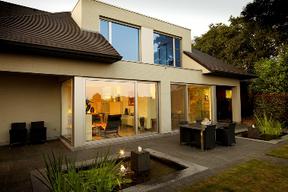 Dom otwarty na przestrzeń i kolor