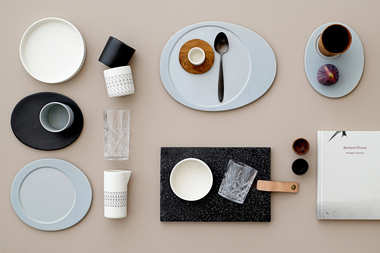 Róż, złoto i czerń w jadalni od Bloomingville