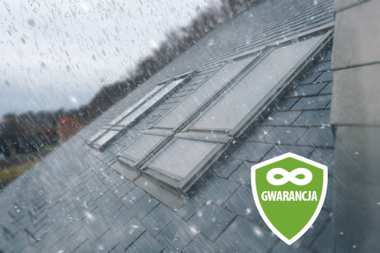 Okna dachowe FAKRO -  bezterminowa gwarancja szyb hartowanych na uszkodzenia przez grad