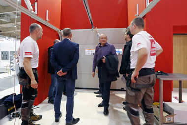 Dobry montaż bramy garażowej - pokazy firmy Hörmann na targach BUDMA 2019 