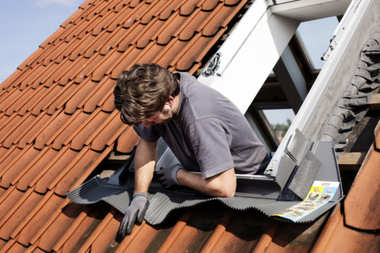 Polacy nie lubią marnotrawstwa, ale wymiana starych okien dachowych się opłaca – wyniki najnowszych badań