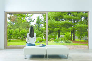 Flagowy produkt marki FAKRO - drzwi tarasowe HST Sky z tytułem Laureata VIP 2021