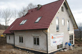 Lamia ma już kasztanowy dach