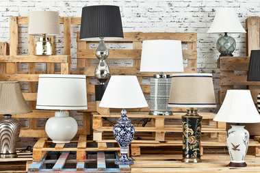 Lampy, które ocieplą wystrój mieszkania jesienią