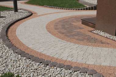 Obrzeża i palisady firmy Libet – mała architektura do wielkich zadań