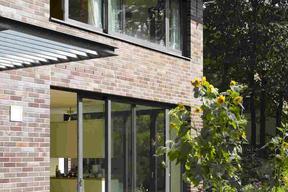 Światło bez kompromisu – drzwi przesuwne Schüco ASS 70.HI