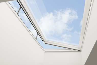 Nowa generacja okien do płaskiego dachu VELUX wchodzi na polski rynek