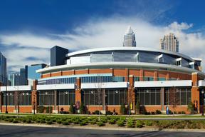 Przenikanie przeszłości i przyszłości –  Time Warner Cable Arena w Charlotte  
