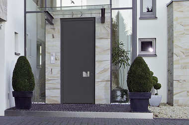 Nowe większe wymiary aluminiowych drzwi zewnętrznych firmy Hörmann