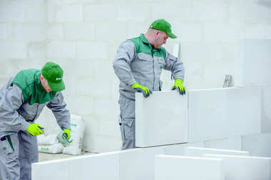 Ekonomiczna budowa. Kiedy możemy zrezygnować z wypełniania zaprawą pionowej spoiny?