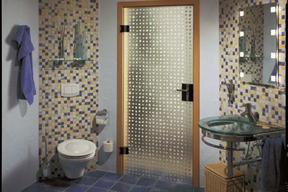 Jak optymalnie wykorzystać przestrzeń w małej łazience?