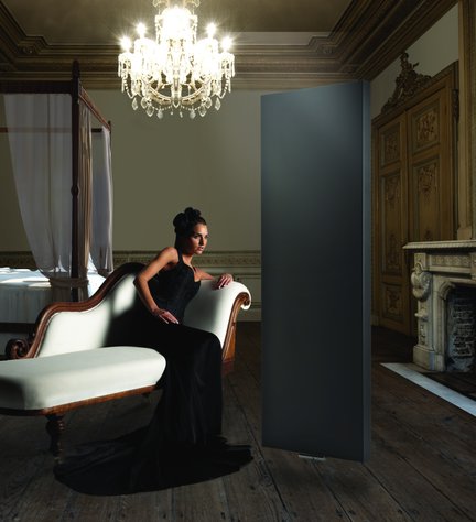 Elegancki grzejnik Purmo Tinos w metalicznym wykończeniu (fot. Purmo)