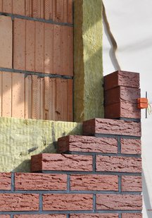 Murowanie poszczególnych warstw zaczynamy od narożników.jpg