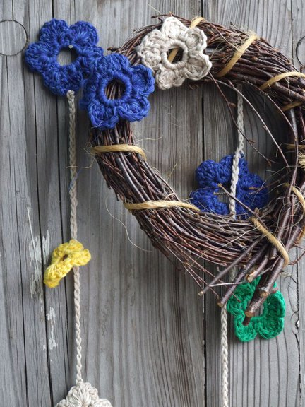 Bardzo popularne są też ozdoby wykonywane na szydełku. Fot. pozachodzie.pl