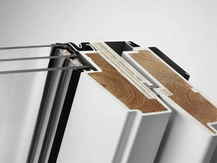 Trzyszybowe okno dachowe VELUX GLU Elegancki i odporny na wilgoć profil okienny ThermoTechnology™. Rdzeń drewniany, z drewna modyfikowanego termicznie, został pokryty ciśnieniowo wytrzymałym i w pełni odpornym na wodę poliuretanem pomalowanym na biało.