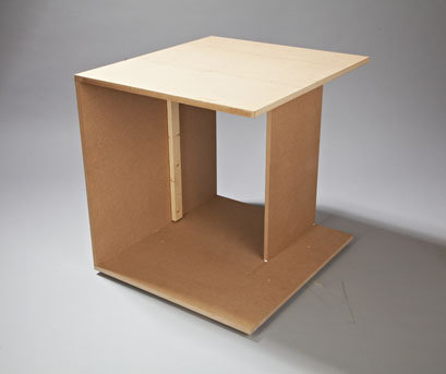 3. Po przymocowaniu drugiej ścianki bocznej wewnętrzny sześcian jest już gotowy.