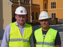 Rafał Kmonk z firmy Baumit oraz mgr inż. Dariusz Hałon, Kierownik Projektu z firmy Castellum, fot. Baumit